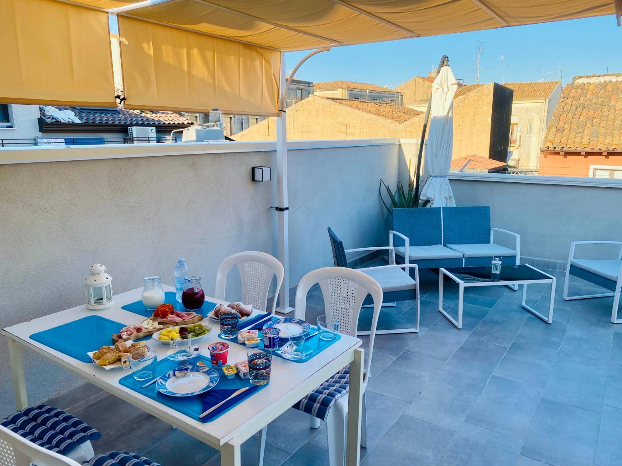 مبيت وإفطار كاتانيا Royal House المظهر الخارجي الصورة